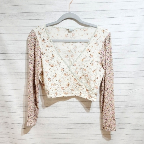 AE LONG SLEEVE FLORAL CROP TOP, SZ MEDIUM - Picture 1 of 7